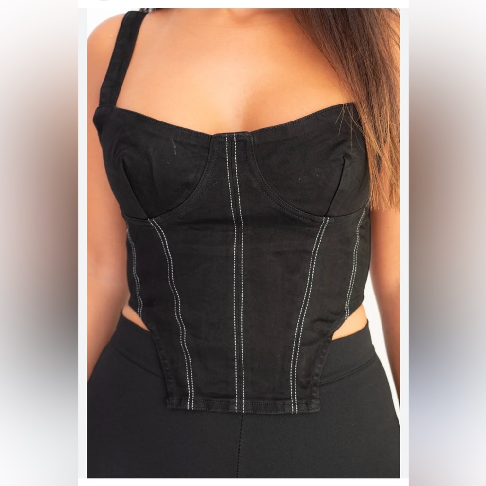 Zara Black Crop Top 
Used but in good condition.
Size M but runs small